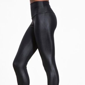 NWT - VICTORIAS SECRET SPORT • 7/8  -  Black Sheen
